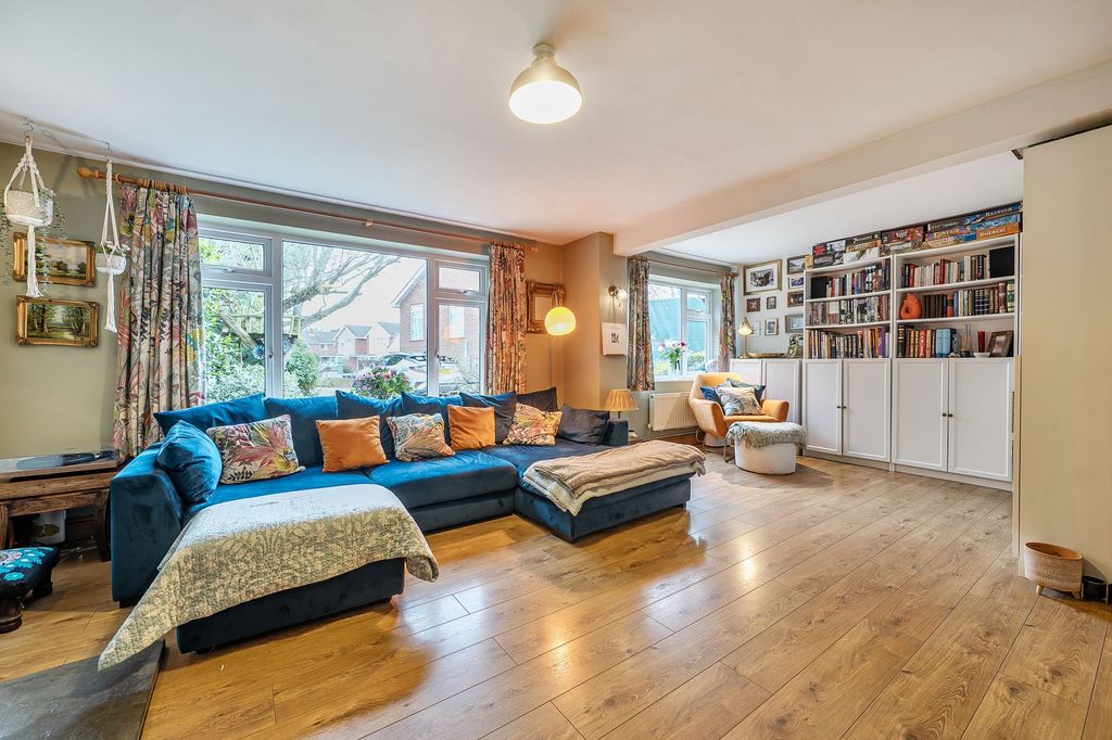 4 bed detached house for salePaddock Close, Pershore WR10 photo 3