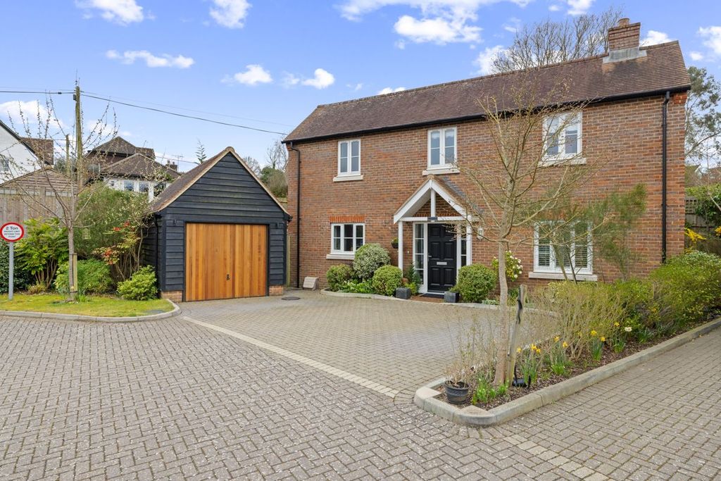 4 bed detached house for saleTanners Reach, Petersfield, Hampshire GU32