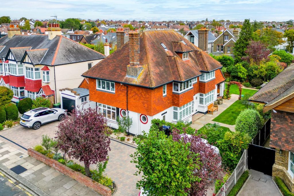 5 bed detached house for saleHerschell Road, Leigh-On-Sea SS9