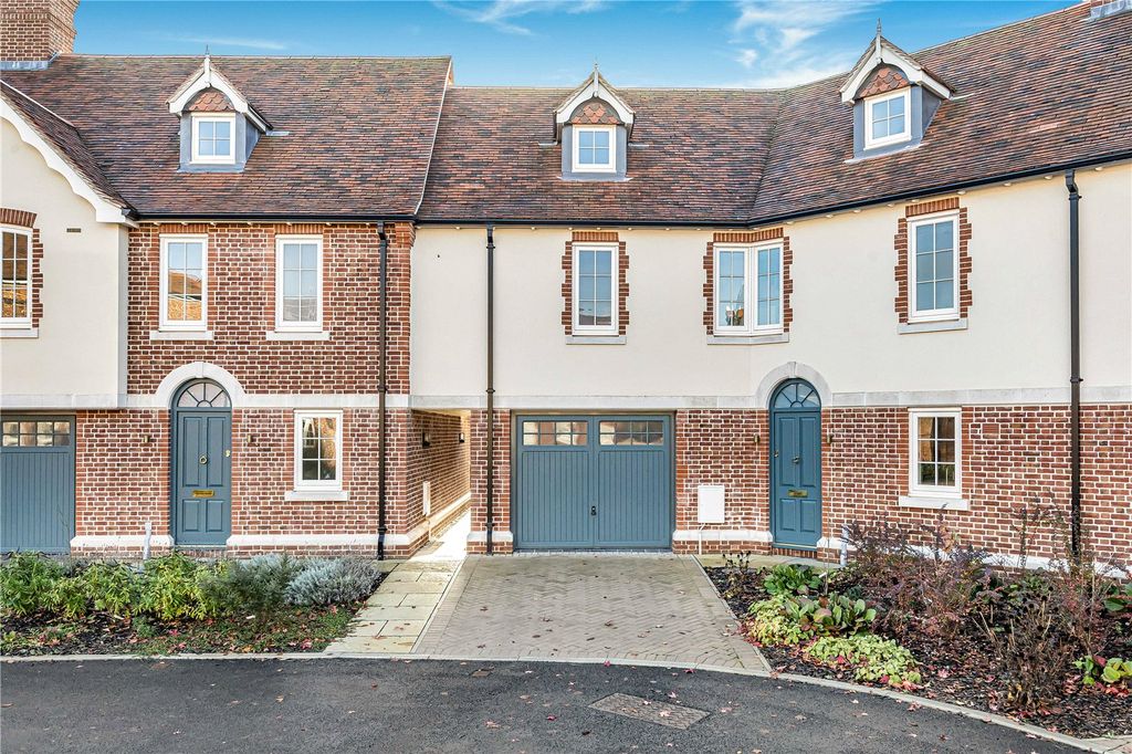 5 bed terraced house for saleSt Peters Mews, The Parade, Marlborough, Wiltshire SN8