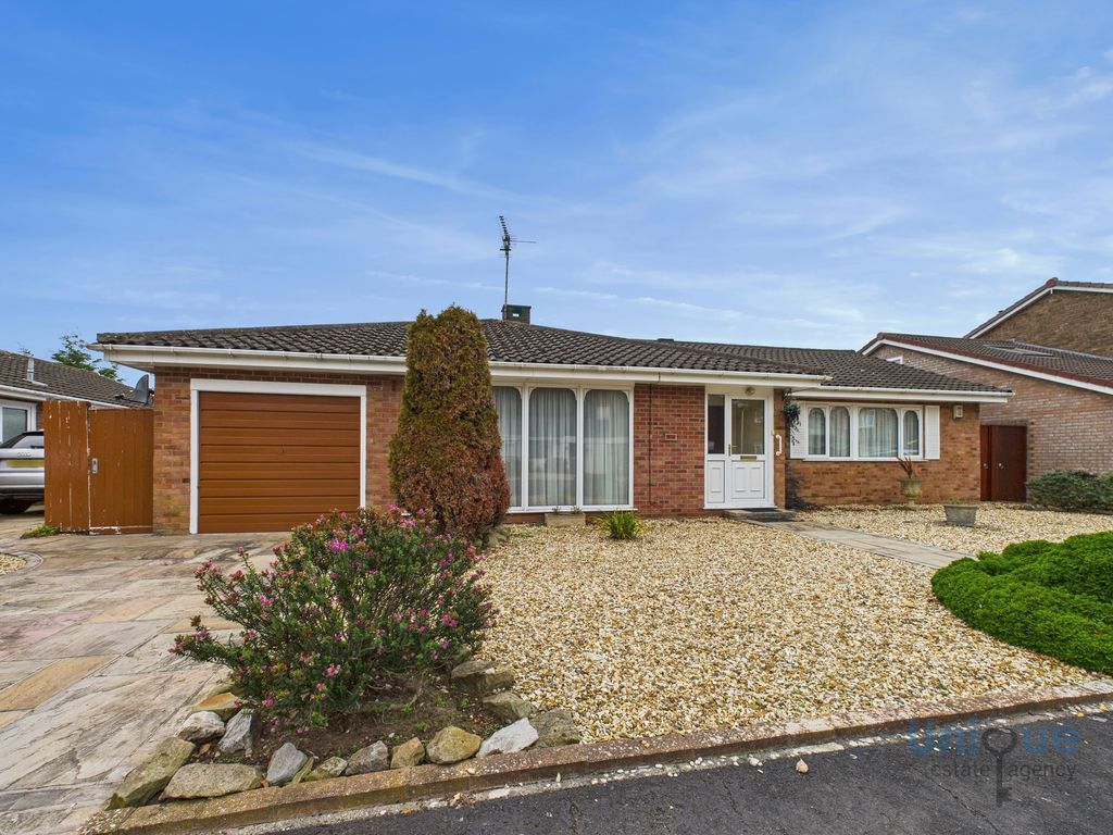 3 bed bungalow for saleHall Park Drive, Lytham St. Annes FY8