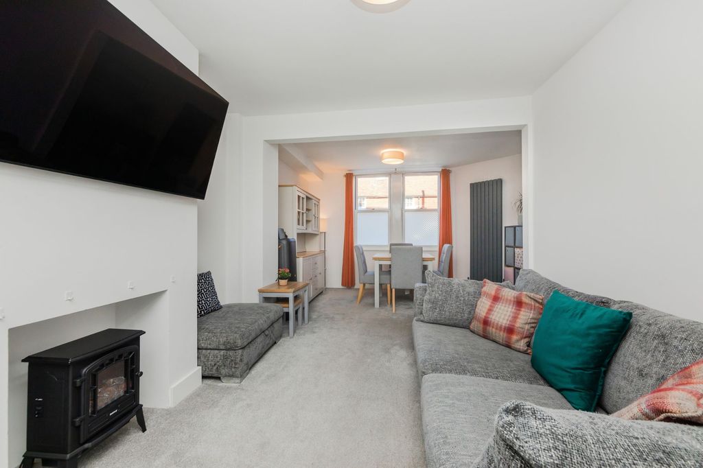 3 bed semi-detached house for salePriory Street, Lewes BN7