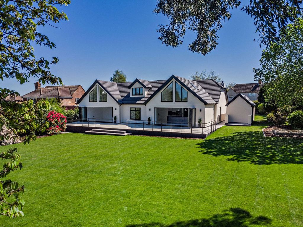 5 bed detached house for saleDean Street, East Farleigh, Maidstone, Kent ME15