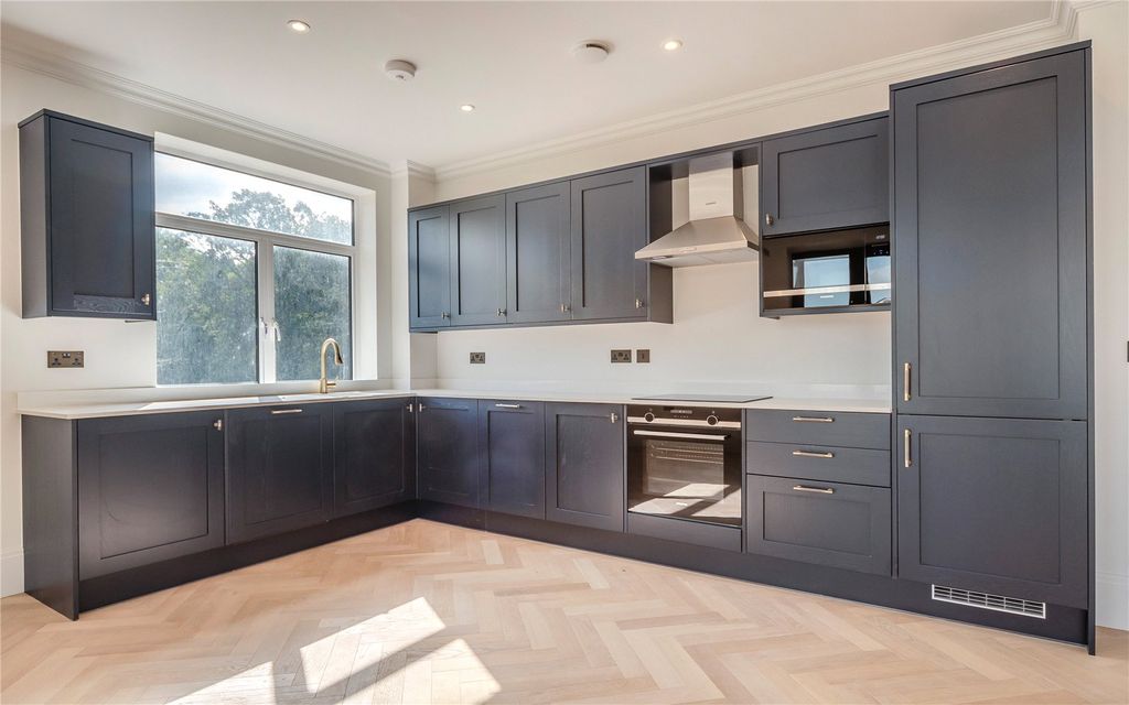 Additional image 4 of 2 bed flat for saleWesthorpe House, Marlow, Buckinghamshire SL7