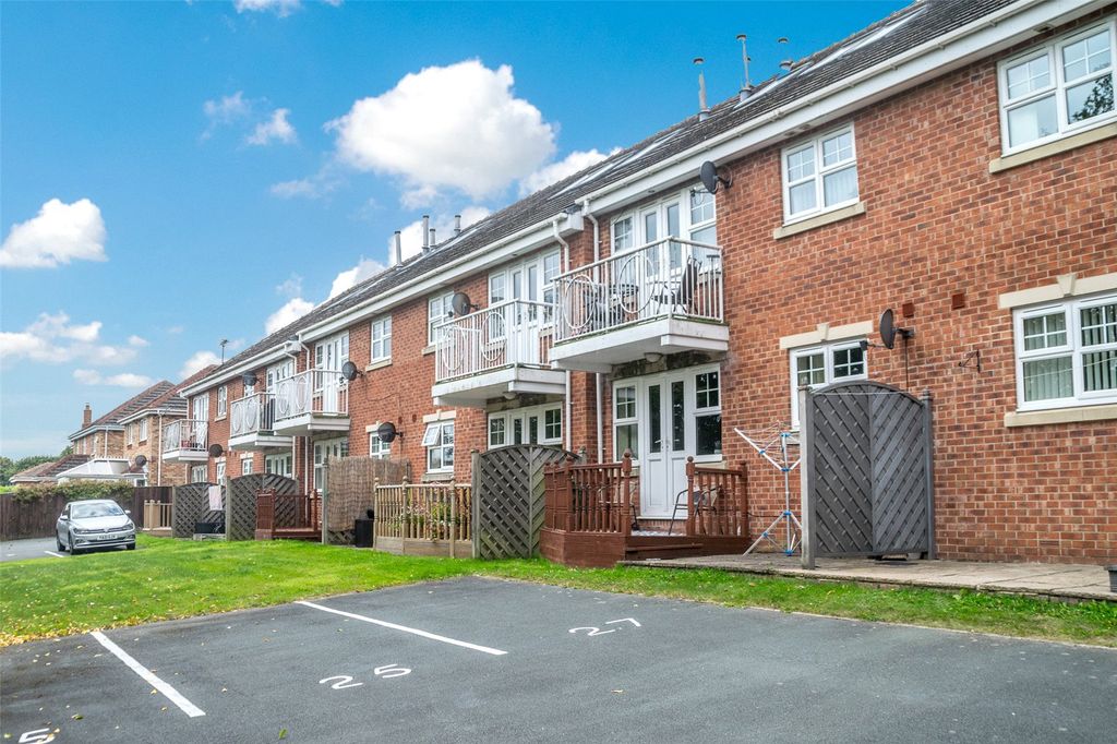 2 bed flat for saleSycamore Chase, Pudsey, West Yorkshire LS28