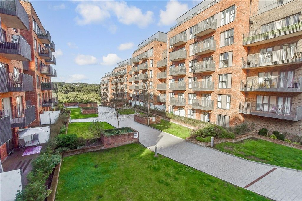2 bed flat for saleRosalind Drive, Maidstone, Kent ME14