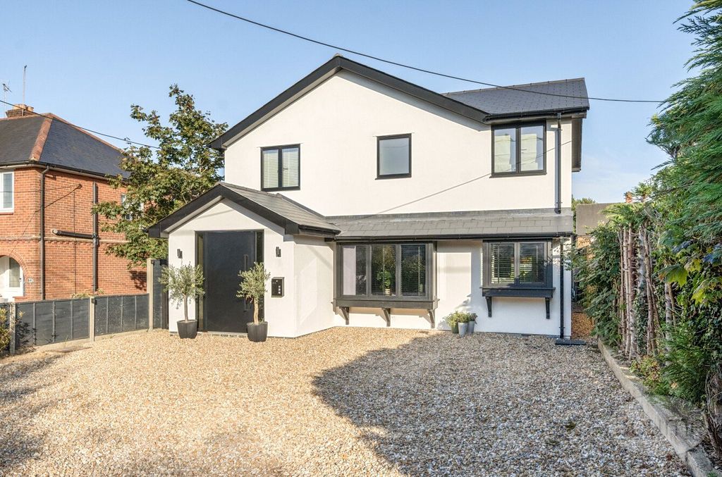 4 bed detached house for saleThe Causeway, Petersfield, Hampshire GU31