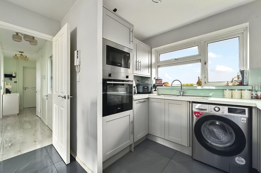 Additional image 3 of 2 bed flat for saleBeach Croft, Lancing, West Sussex BN15
