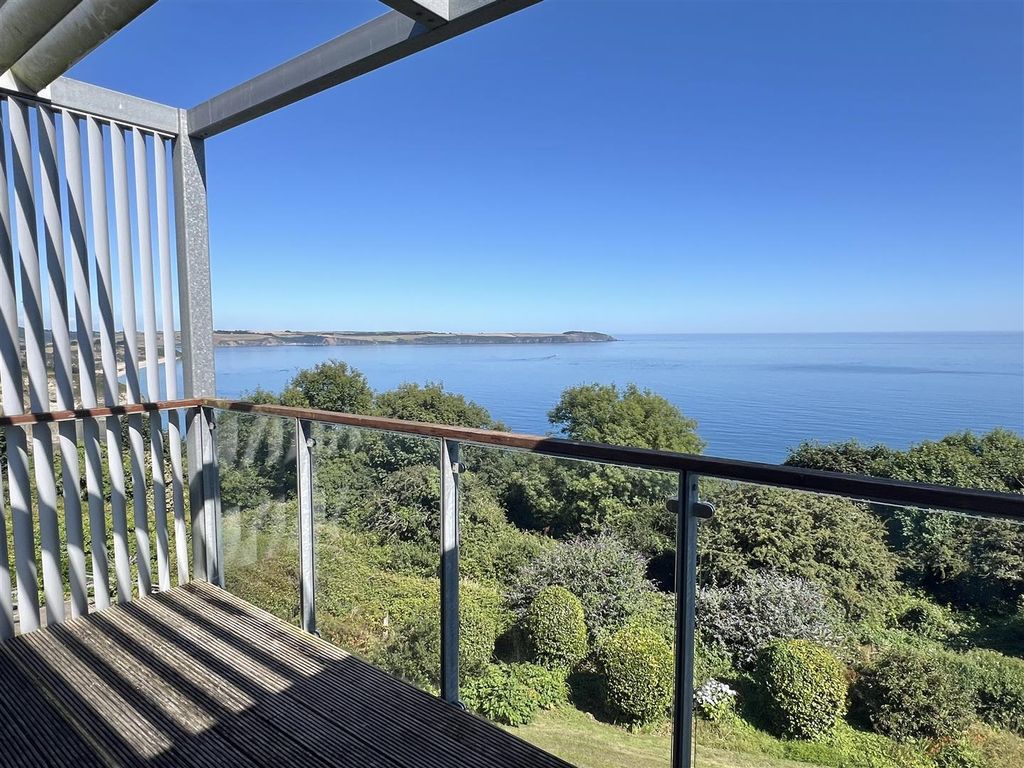 2 bed flat for saleSea Road, Carlyon Bay, Carlyon Bay PL25