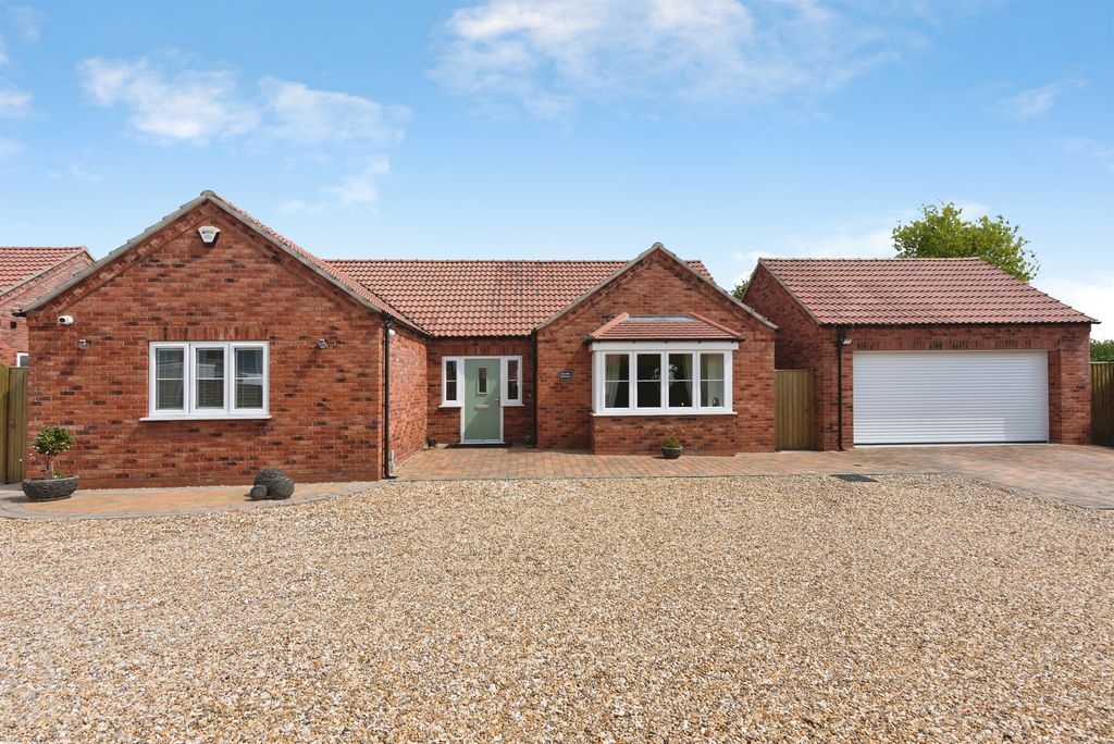 3 bed detached bungalow for saleMain Road, Maltby Le Marsh, Alford LN13