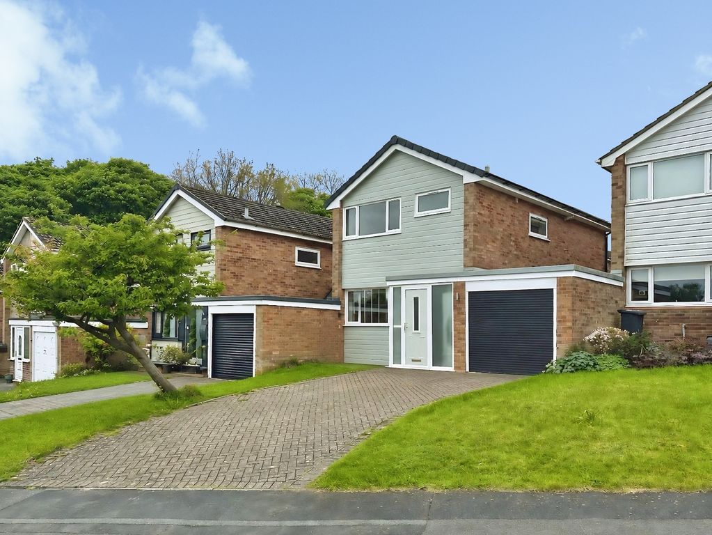 3 bed link detached house for saleCoopers Close, Leek, Staffordshire ST13