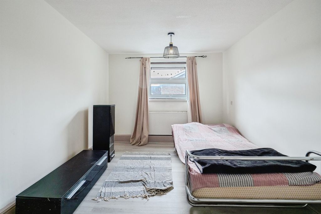 1 bed flat for saleScalpay Close, Leicester LE4 photo 3