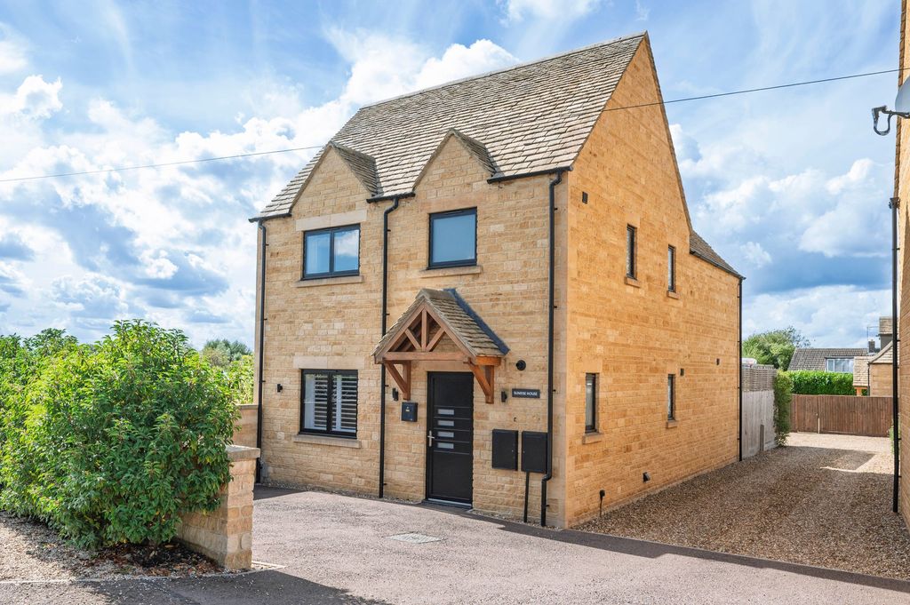4 bed detached house for saleEvenlode Road, Moreton-In-Marsh GL56
