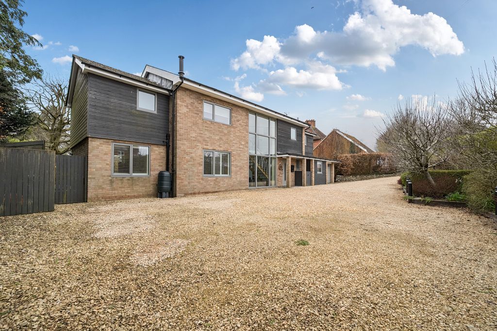 4 bed detached house for saleKingsbury Street, Marlborough SN8