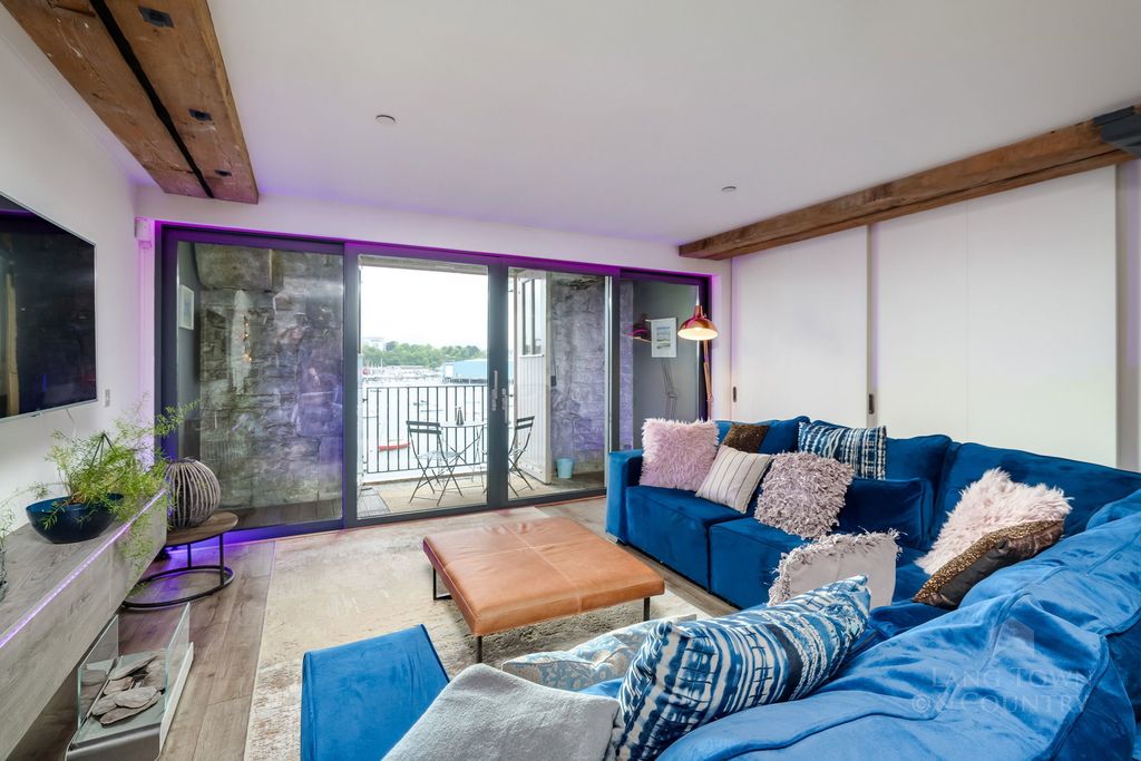 2 bed flat for saleMills Bakery, Royal William Yard, Stonehouse PL1 photo 4