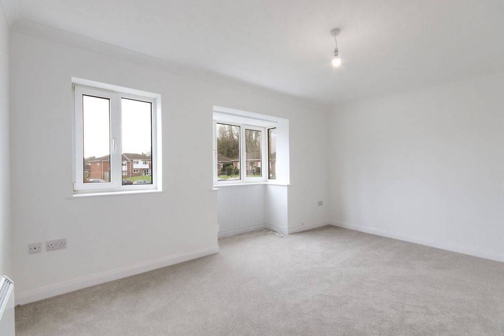 2 bed flat for saleCavendish Square, Longfield DA3 photo 3