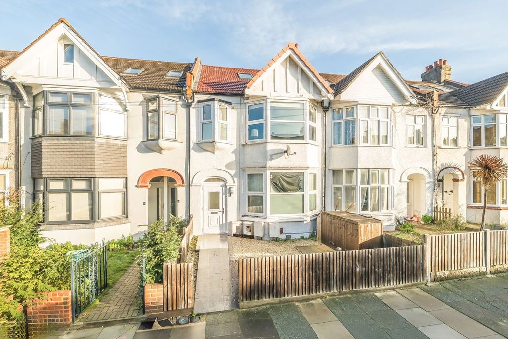 3 bed flat for salePark Avenue, Tooting CR4 photo 5