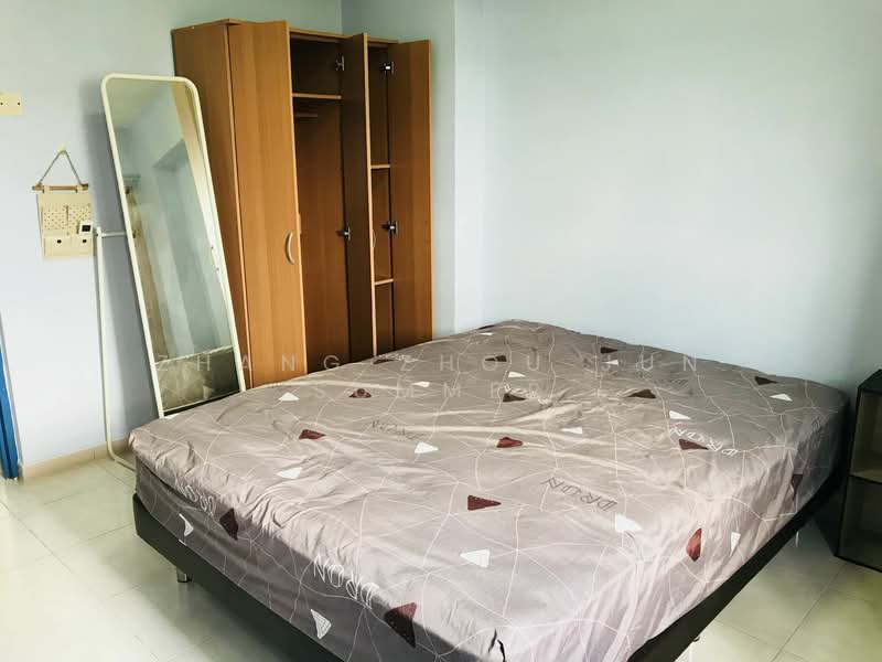 679c Jurong West central 1 photo 4