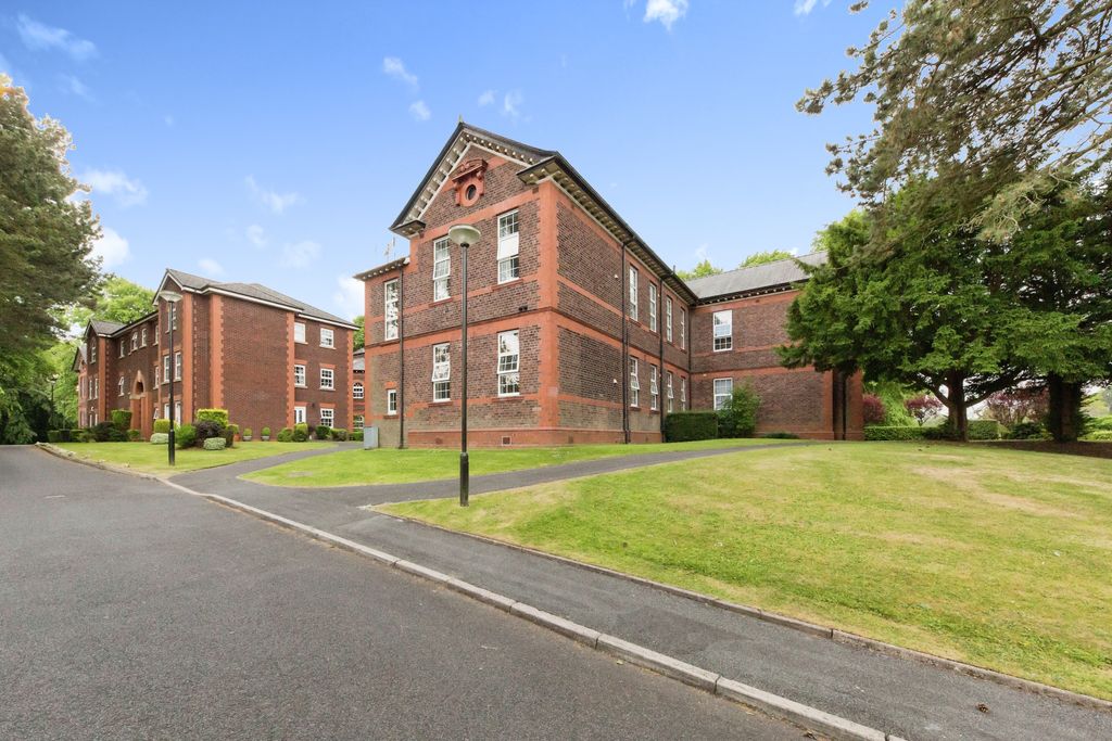 Additional image 4 of 2 bed flat for saleThe Uplands, Bishopton Drive, Macclesfield, Cheshire SK11