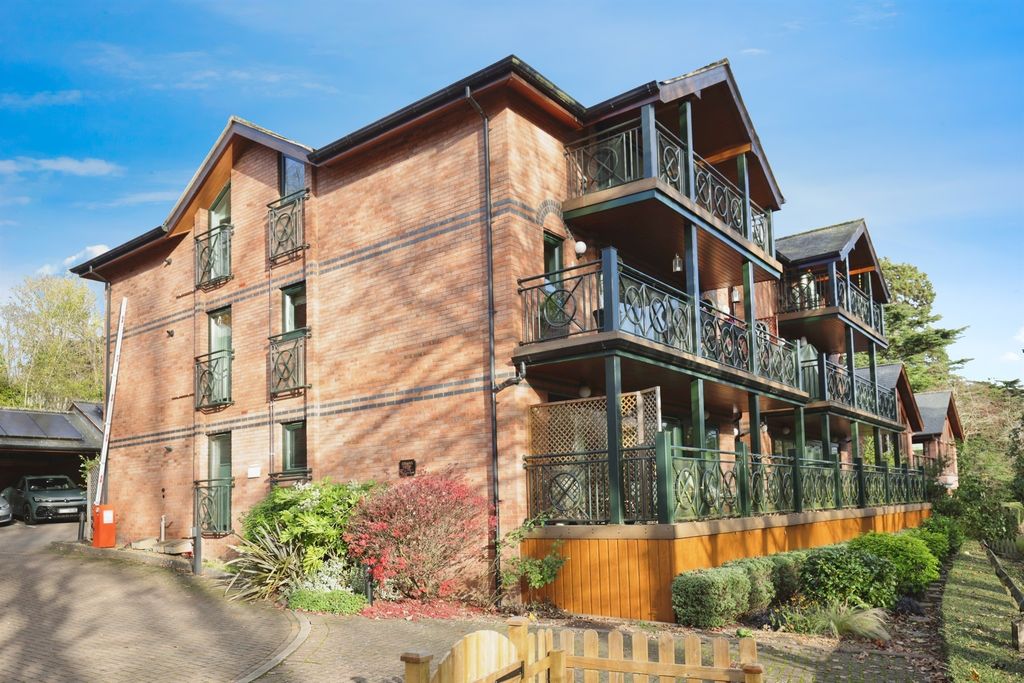 2 bed flat for saleWilhelmina Close, Leamington Spa CV32