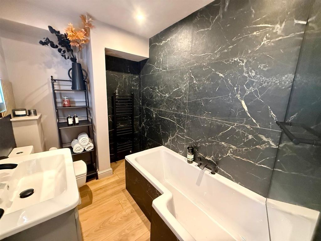 Additional image 9 of 2 bed flat for saleSt Albans Place. Chester Road, Macclesfield SK11