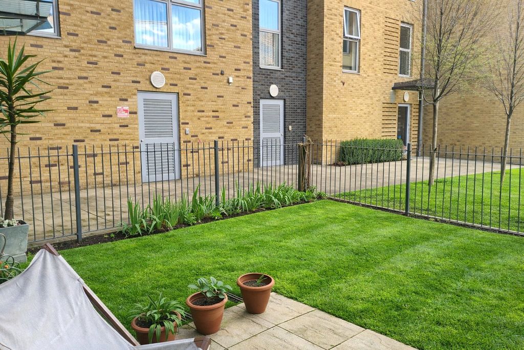 Additional image 3 of 2 bed flat for saleKatherine Court, Rectory Park Avenue, Northolt UB5