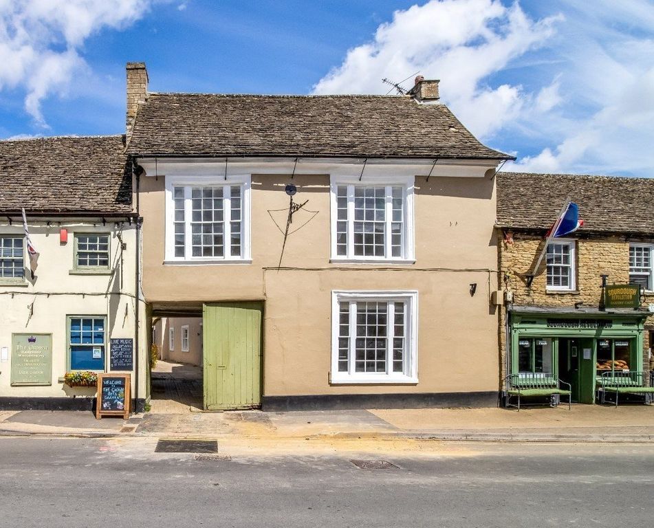 2 bed terraced house for saleHigh Street, Lechlade, Gloucestershire GL7