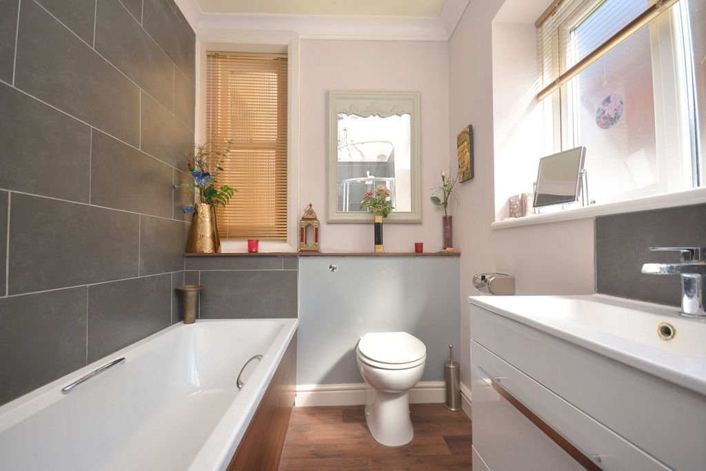 Additional image 8 of 1 bed flat for saleLewis Crescent, Cliftonville, Margate, Kent CT9