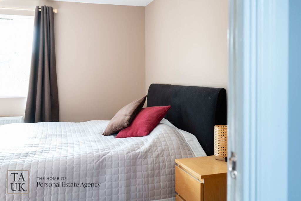 Additional image 15 of 1 bed flat for saleHarwood Close, Pulborough RH20