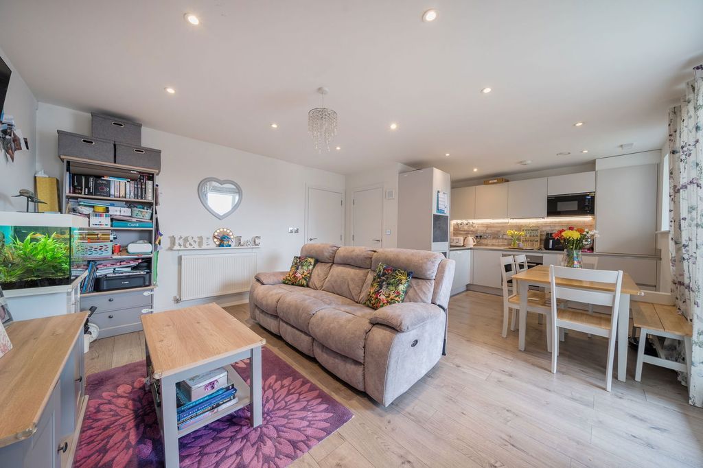 Additional image 4 of 2 bed flat for saleBruce Grove, Orpington BR6