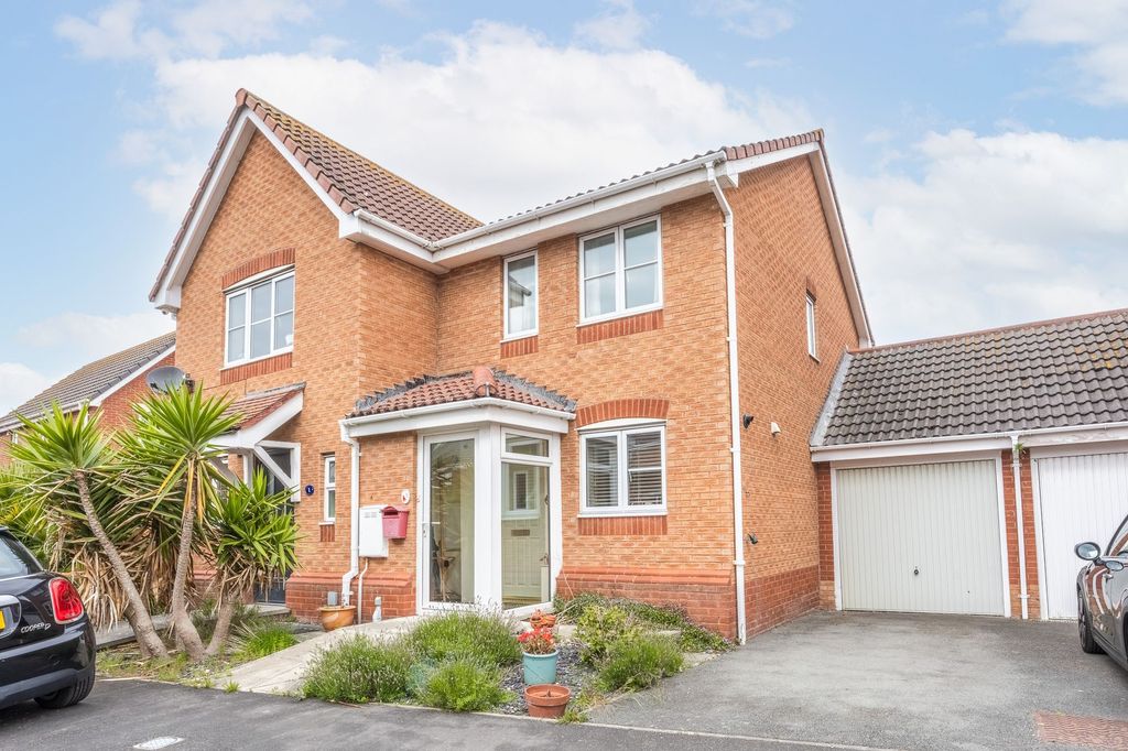 2 bed semi-detached house for saleRhodfa Peris, Prestatyn LL19
