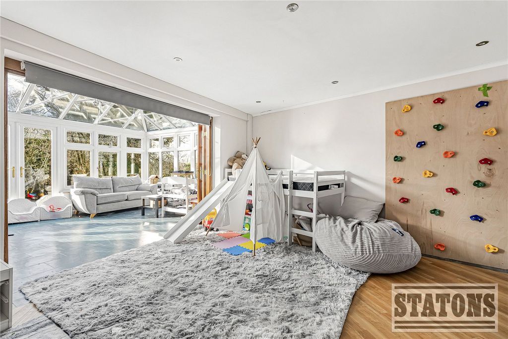 Additional image 11 of 5 bed detached house for saleThe Avenue, Potters Bar, Hertfordshire EN6