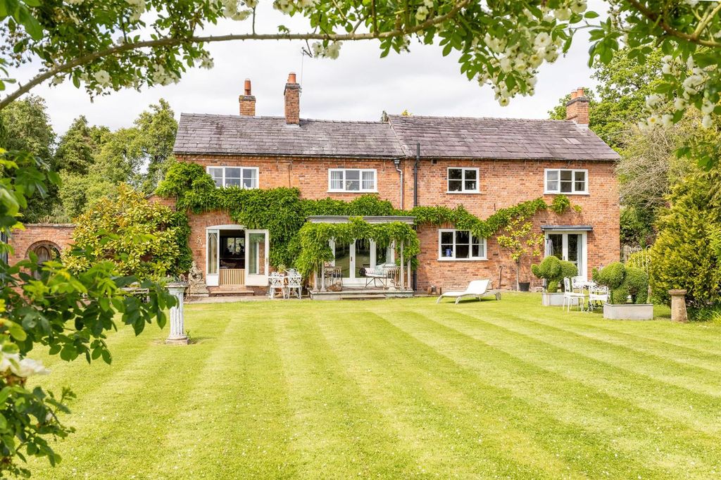 4 bed detached house for saleWindmill Cottage, Wrexham Road, Burland CW5