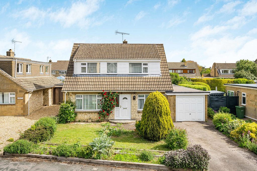 3 bed detached house for saleWest Way, Lechlade, Gloucestershire GL7