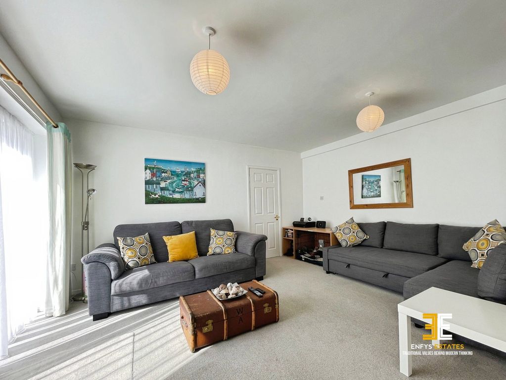 2 bed flat for saleDeganwy Beach, Deganwy LL31 photo 3