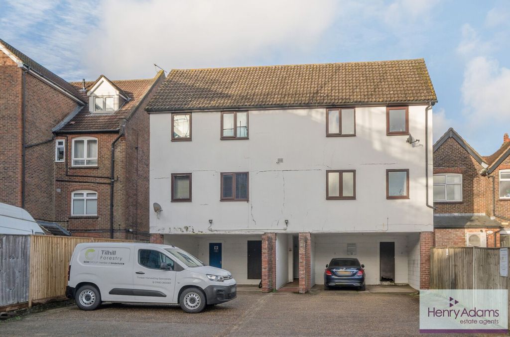 Studio for saleCharles Street, Petersfield GU32