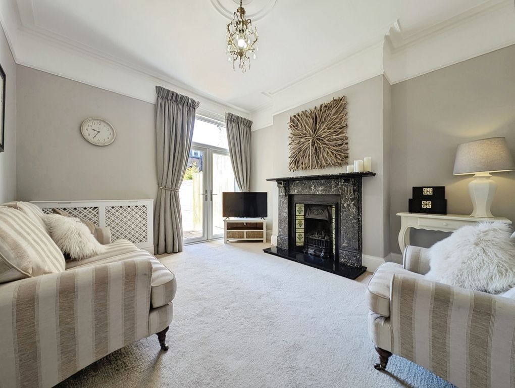 5 bed terraced house for saleThe Poplars, Gosforth, Newcastle Upon Tyne, Tyne And Wear NE3 photo 2
