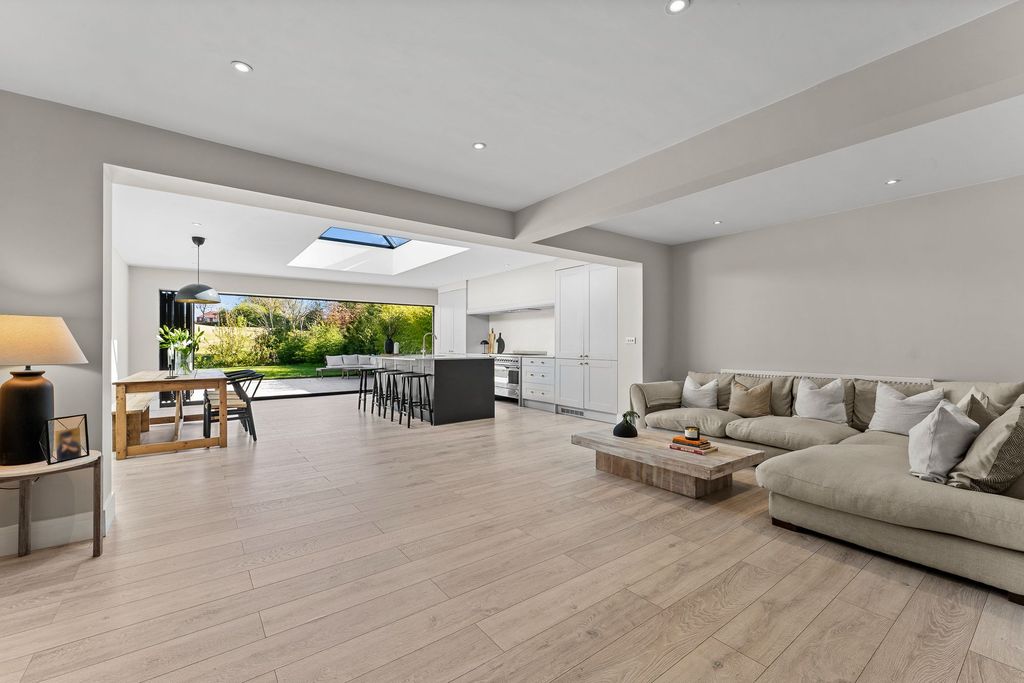 Additional image 6 of 4 bed property for saleChiltern Avenue, Macclesfield SK11