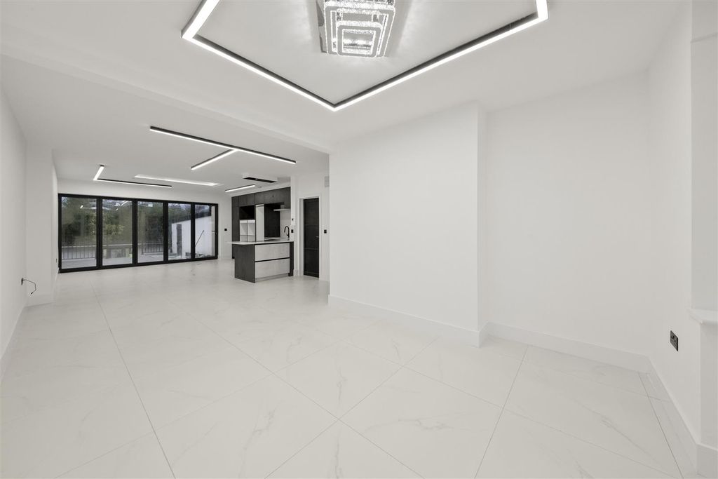Additional image 7 of 5 bed semi-detached house for saleThe Heights, Northolt UB5
