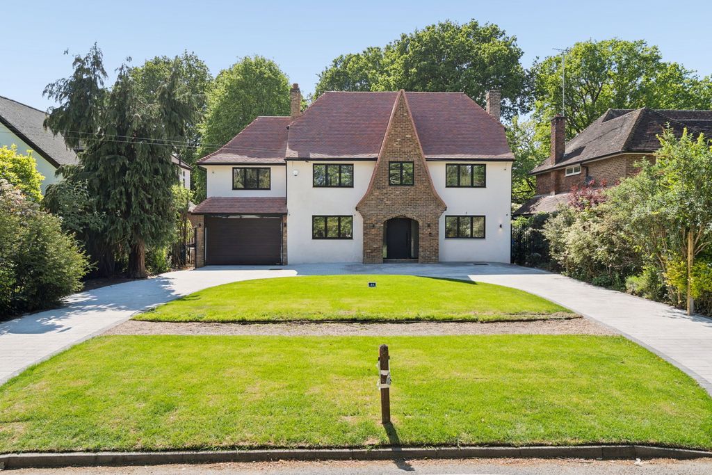 5 bed detached house for saleWolsey Road, Northwood HA6