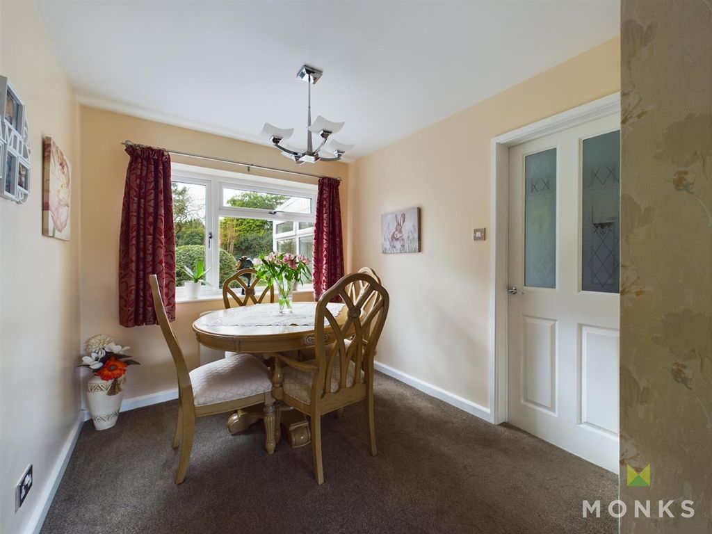 2 bed detached bungalow for saleStation Road, Llanymynech SY22 photo 5