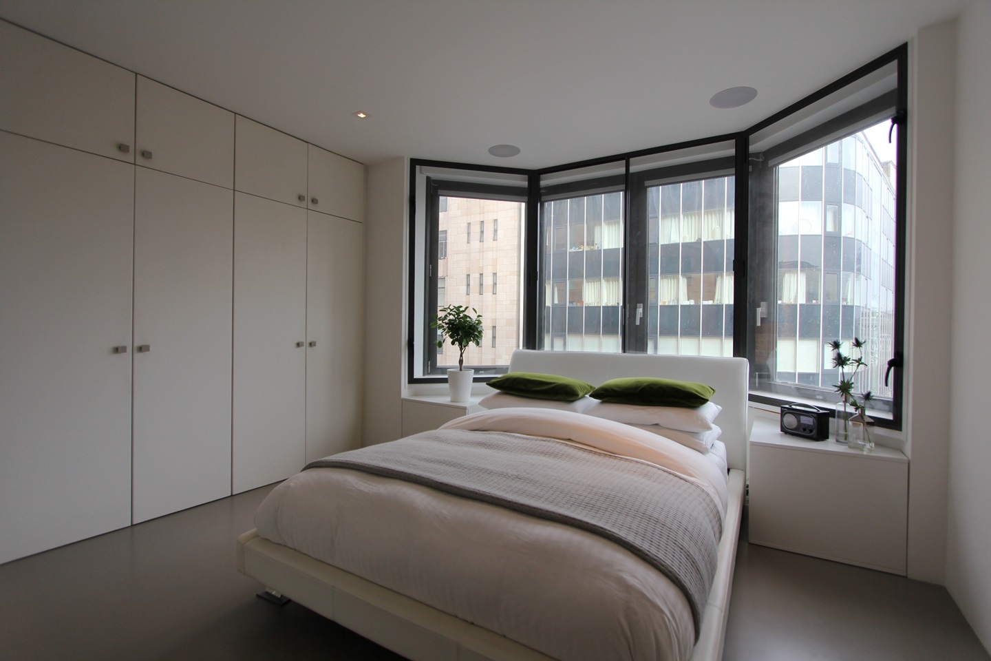 2 Bed Flat, Artillery Row, SW1P, N1 7GU photo 3