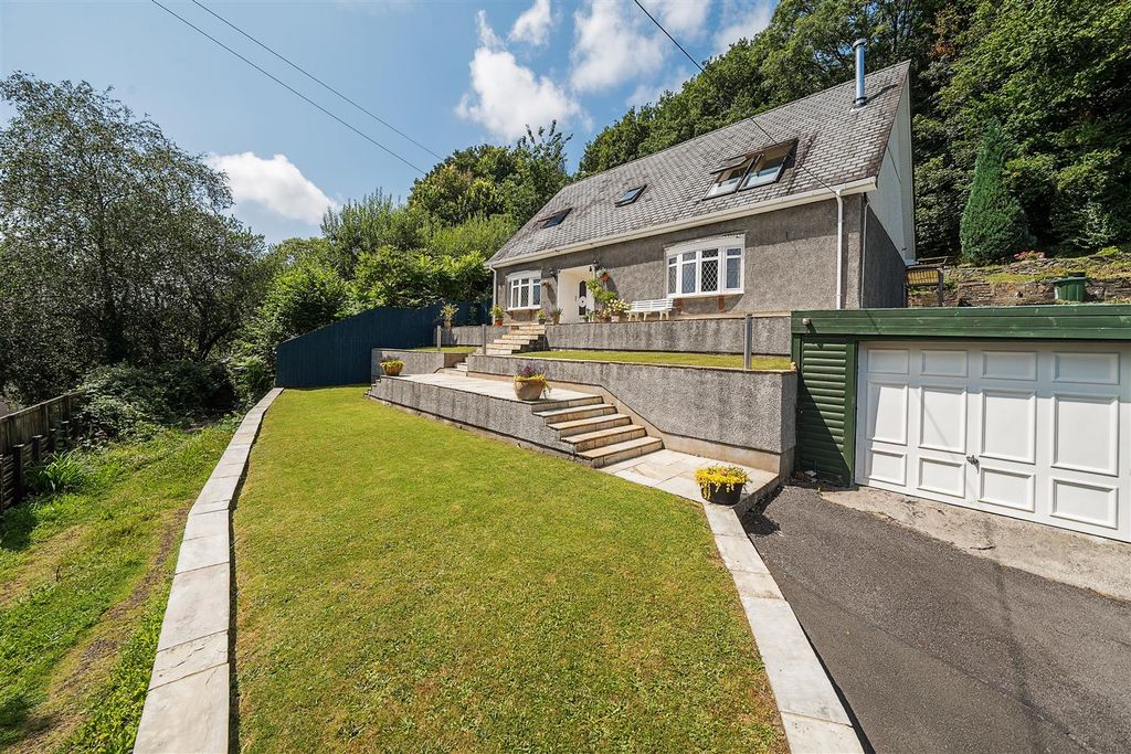 4 bed detached house for saleYr Allt, Llangennech, Llanelli SA14