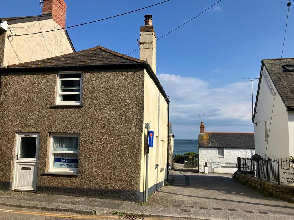 2 bed end terrace house for saleFore Street, Marazion TR17