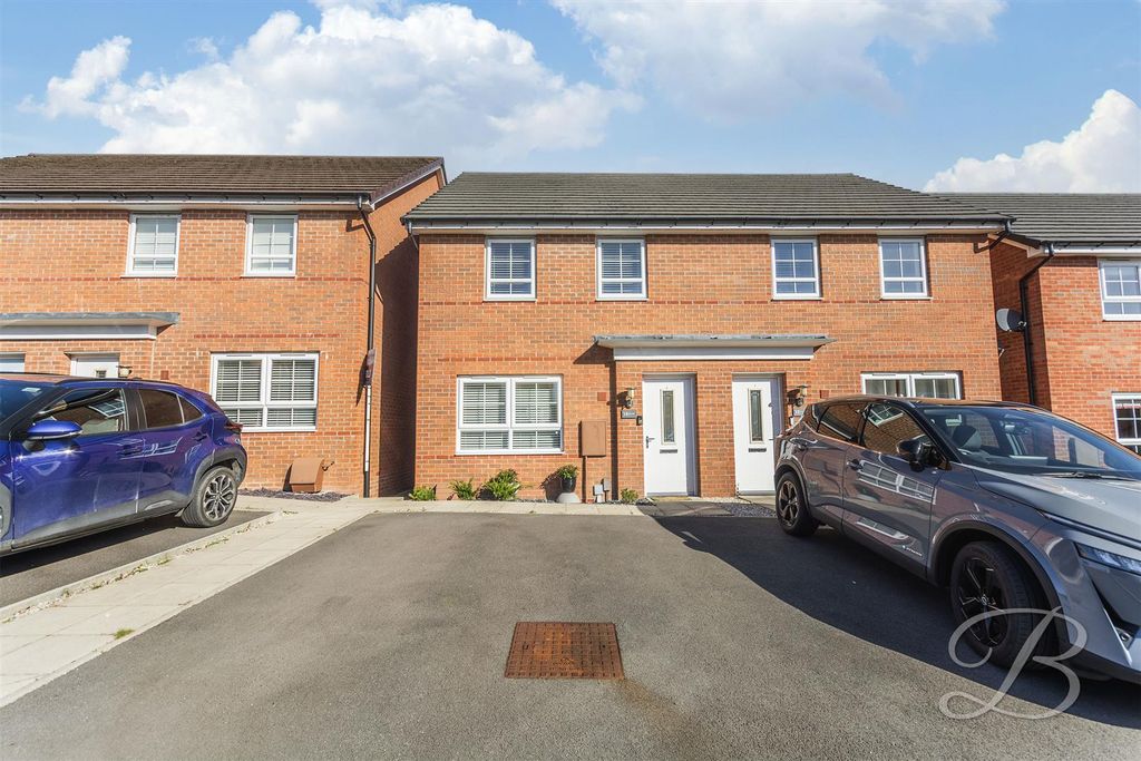 3 bed semi-detached house for saleSky Walk, Mansfield NG18