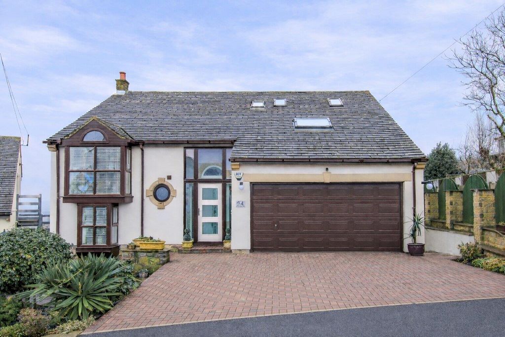 4 bed detached house for saleThe Highlands, Ossett WF5