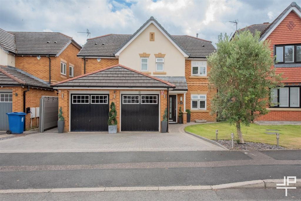 5 bed detached house for salePriestfields, Leigh, Greater Manchester WN7