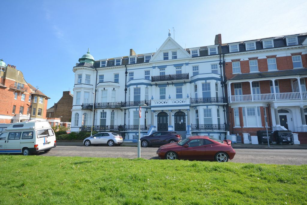 1 bed flat for saleLewis Crescent, Cliftonville, Margate, Kent CT9