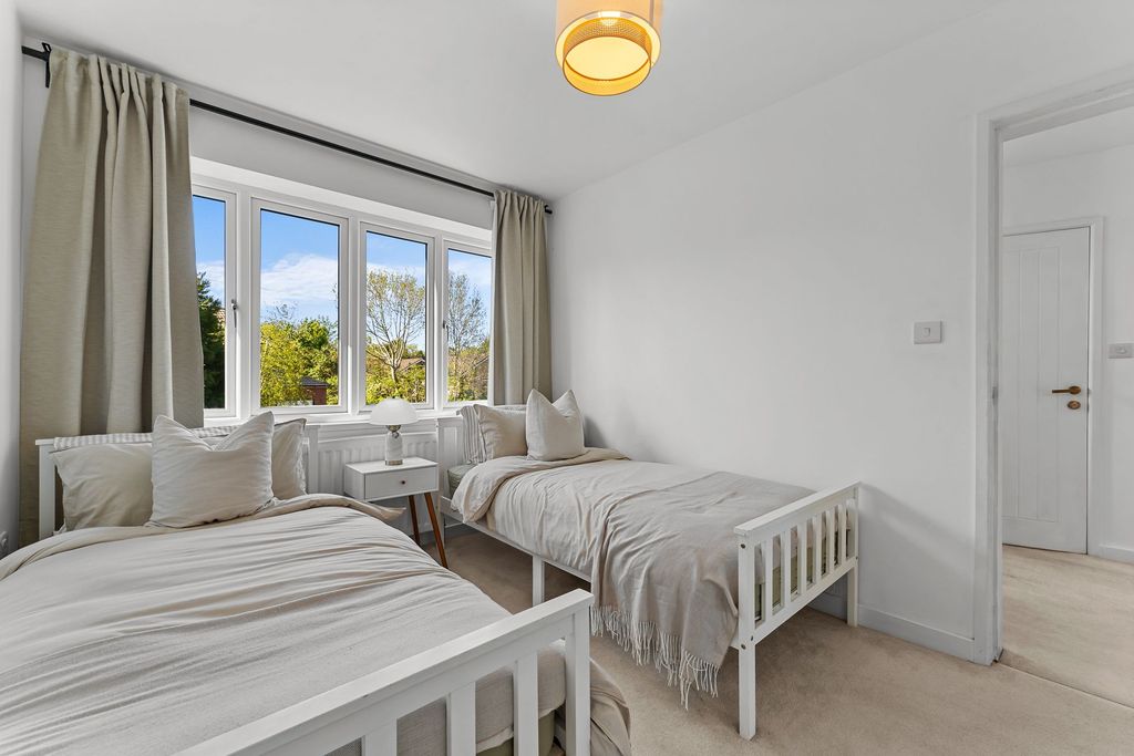 Additional image 25 of 4 bed property for saleChiltern Avenue, Macclesfield SK11