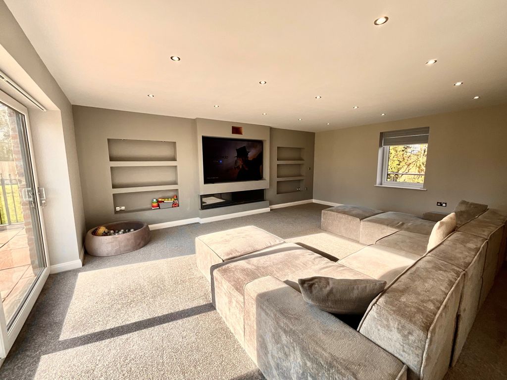 5 bed detached house for salePreston Road, Catforth PR4 photo 4